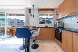 Spacious 1-Br Apartment with Terrace Heart of Cannes