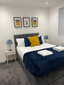 Spacious 4 Bed 4 Bath Stay with Free Parking