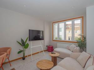 E1, 2 bedrooms, terrace, downtown, free parking