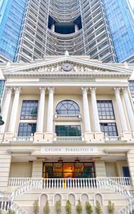 Spacious Modern Suites with Amazing City View