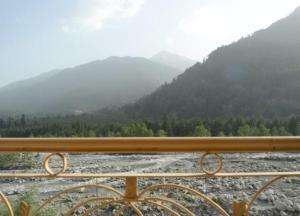 Villa Riverine Cafe & Riverview Residences Mall Road Manali