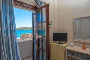 Plaka on the water First floor