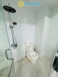 Studio phòng tắm kính xinh xắn