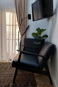 Elumen Studio Apartment I near Cathedral & Bernardine Park