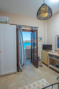 Plaka on the water First floor