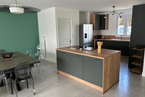 Maisons de vacances Renovated Villa 2-Min Walk to the Beach : Maison de Vacances