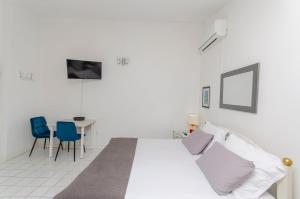 Apartments and Rooms On the Beach