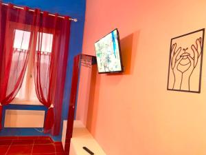 LA CASA DI CARTA red