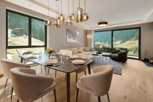 Alpine Chic - Fireplace Views & Ski Resorts - 4-star hotels in See