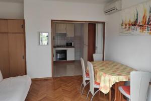 Apartments by the sea Banjol, Rab - 23095