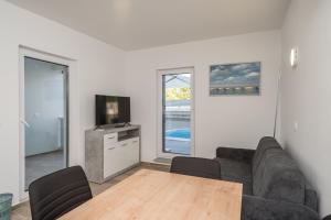 Apartments with a swimming pool Lukoran, Ugljan - 23933