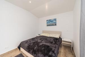 Apartments with a swimming pool Lukoran, Ugljan - 23933