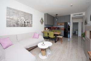 Apartments with parking space Trogir - 24060