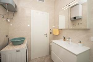 Apartments with parking space Trogir - 24060