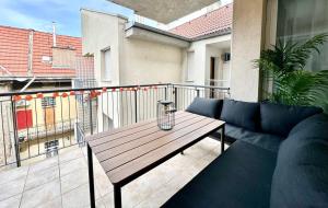 Akác Apartment w Terrace I FreeParking