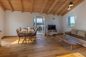 Apartments with parking space Sveti Jakov, Losinj - 24153