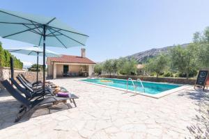 Family-friendly apartments with swimming pool Jurandvor, Krk - 24113