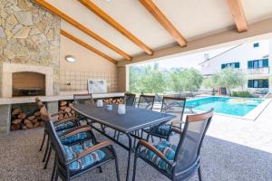 Family-friendly apartments with swimming pool Jurandvor, Krk - 24113