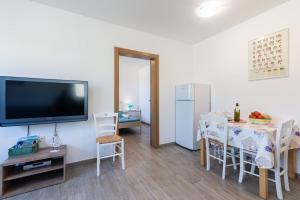 Family-friendly apartments with swimming pool Jurandvor, Krk - 24113
