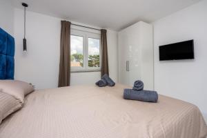 Family friendly house with a swimming pool Baska, Krk - 24089