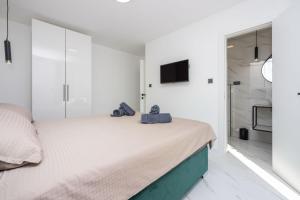 Family friendly house with a swimming pool Baska, Krk - 24089