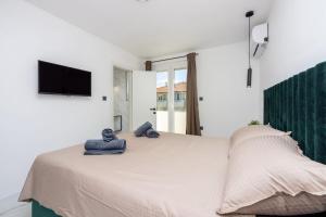 Family friendly house with a swimming pool Baska, Krk - 24089