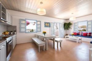 Menta I in the heart of Naousafree parkingParos