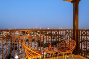 Premium 1BR with Iconic Skyline Views with Balcony & Pool