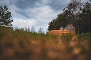 Tiny house s vyhřívacím koupacím sudem