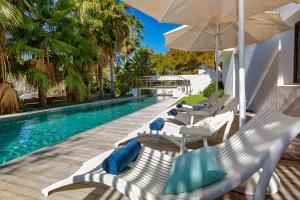 Villa in Cala Salada sleeps 14