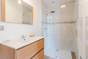 Maisons de vacances Gite Avec Jacuzzi Chic & Cosy entre Caen et la Mer en Normandie : photos des chambres