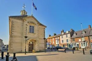 Finest Retreats - The Loft at Brackley Town Hall - Farthinghoe