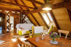 Farm Stay Pirc - Hayloft Apartment 