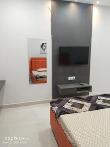 PrivateRoom1- Near AIG Hitech City