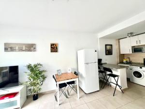 Benalbeach Apartment with Sea & Garden View