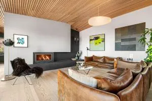 Stay in The Hollywood Hills of Bergen with Breathtaking Views - Forland