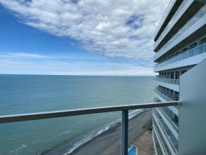 Роскошные апартаменты с видом на море в Цихисдзири на берегу лучшего пляжа Грузии