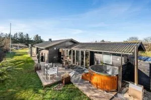 Lovely Holiday Home With A Wildness Bath, Close To The North Sea And Søndervig Center, - Søndervig