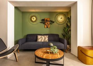 Bella Vista Building B - 100m from Solomos Square, by ZanteWize