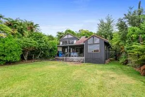 Lakeside Villa - Lake Rotoiti Holiday Home - Rotoiti