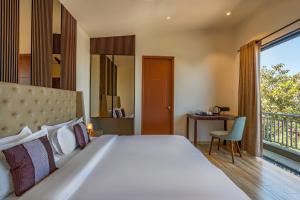 SaffronStays Hillside Harrier - Swiss-style cottages in Lonavala with balconies & bathtub