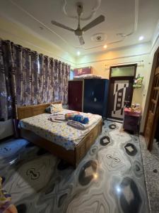 ROYALS By TETRI SADAN ALUXE STAY