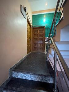 ROYALS By TETRI SADAN ALUXE STAY