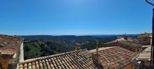 Charmant appartement au coeur du village avec vue mer