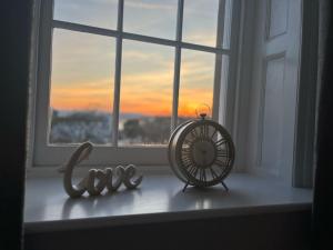 Exmouth 2 Bedroomed Seaview Apartment stones throw from the beach or town!