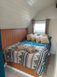 Cosy Countryside Cabin - Sleeps 2 Parking & Farm