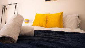 Prestige Stays Cardiff Modern 1-Bedroom Apartment near City Centre Wi-Fi & Lockbox Check-In