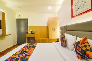 FabHotel White Ridge-SIa Life Hospital, Kondapur