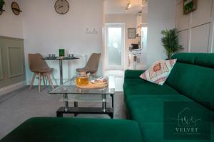 Spacious 1-Bedroom Home with free private parking