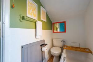 Ashley Suite - Cozy 1BR Maisonette with Parking & WIFI